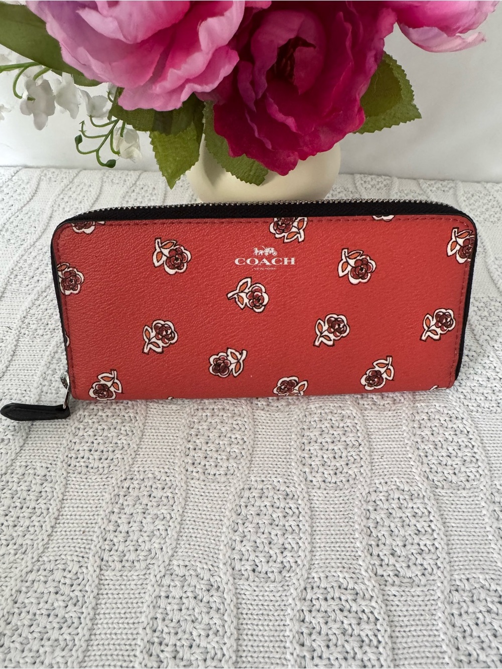Coach EUC red floral accordion zip around wallet